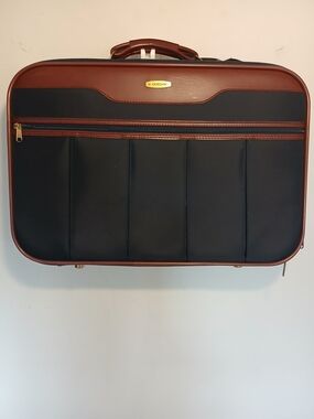 Giordano Men’s Navy and Brown Professional Two-Tone Travel Bag